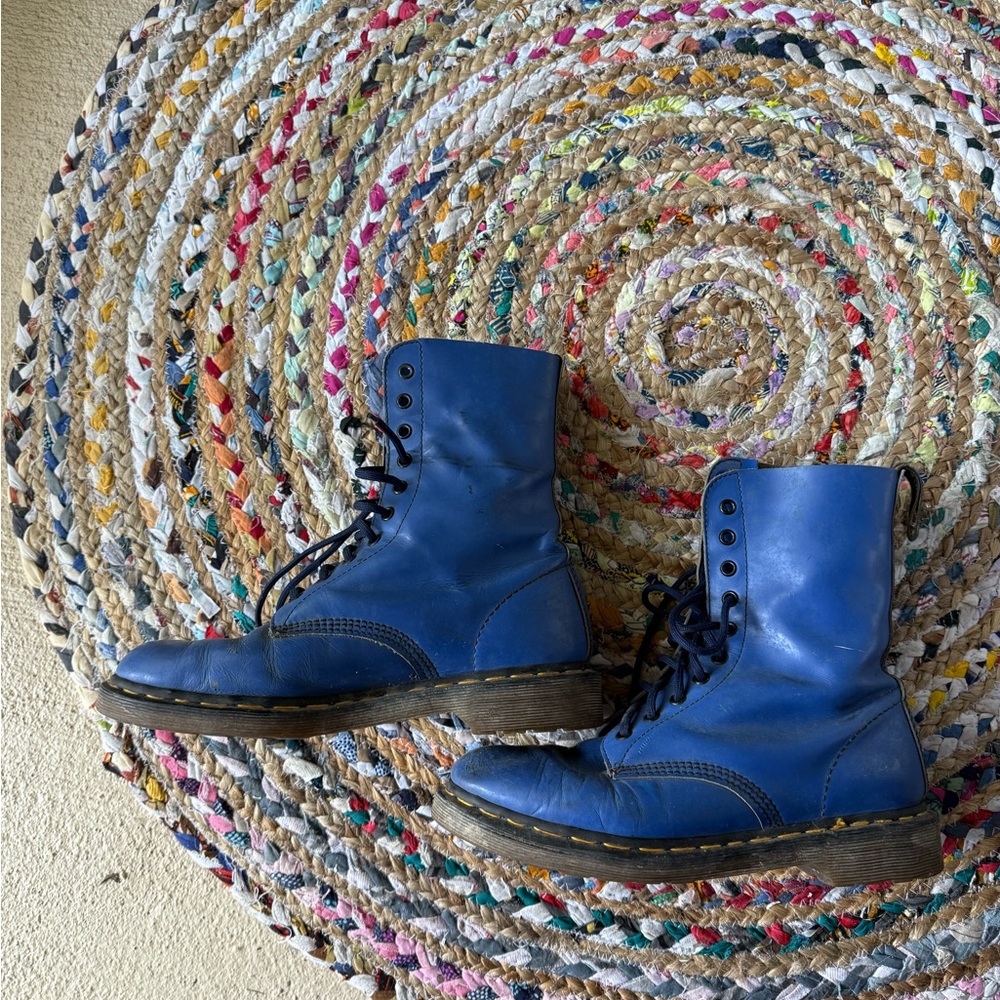 Dr Martens vintage electric blue boots. Unique and very comfortable!